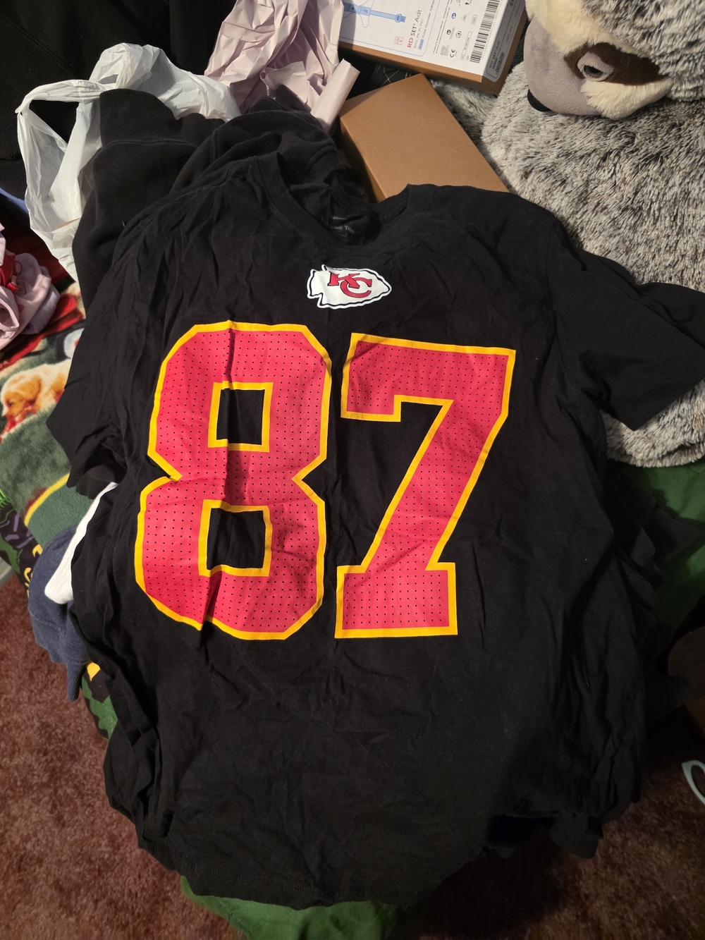 Unisex Size large Travis Kelce Nike tshirt